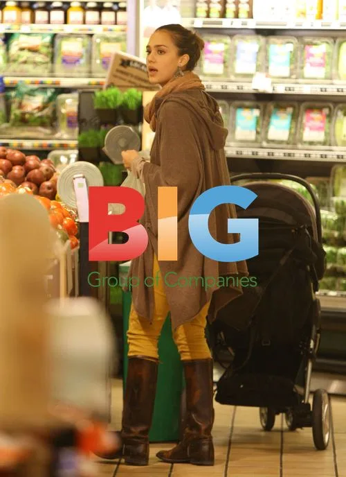 Jessica Alba Family Outing