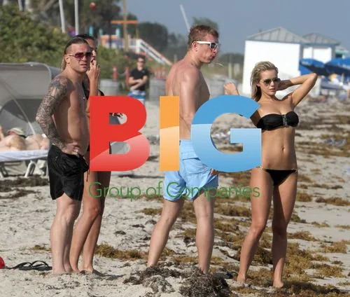 Andriy Voronin and wife at beach in Miami