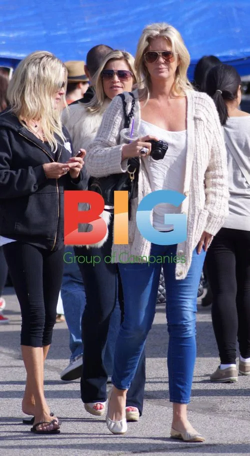 Rachel Hunter Shopping in LA