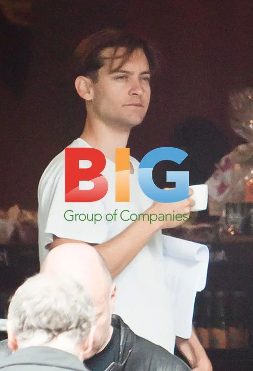 Tobey Maguire stops for coffee in Sydney