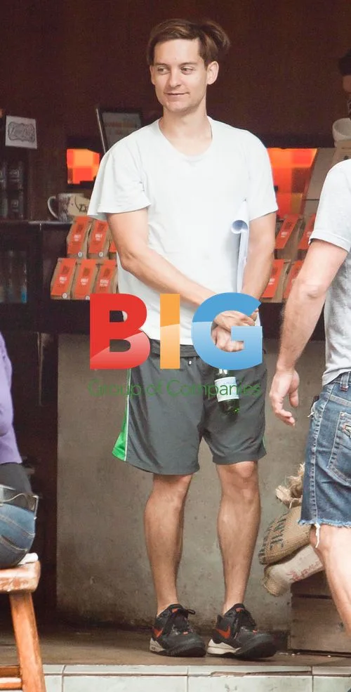 Tobey Maguire stops for coffee in Sydney