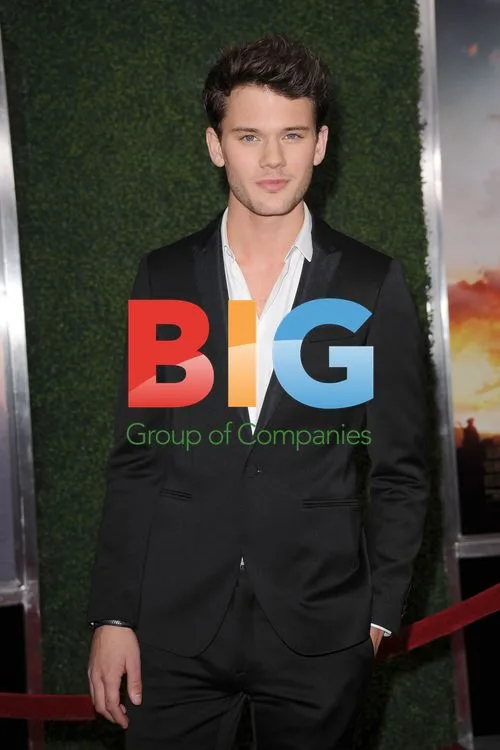 Jeremy Irvine at 'War Horse' Premiere