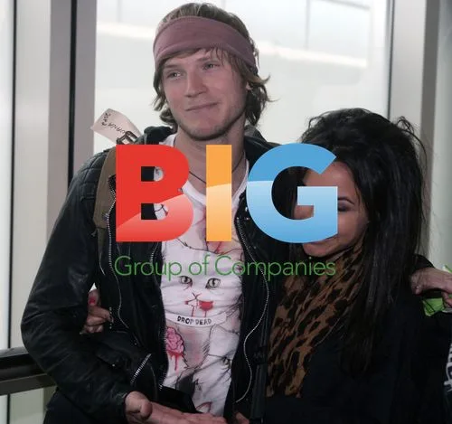 Dougie Poynter and Girlfriend Arrive from "I'm a Celebrity" Jungle