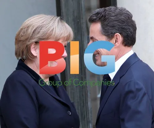Sarkozy Awaits Merkel at Elysee Palace