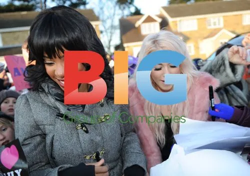 X Factor's Amelia Lily mobbed by fans with Kelly Rowland