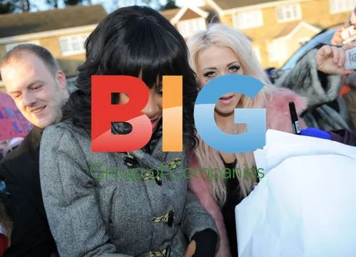 Amelia Lily Mobbed by Fans in Middlesbrough