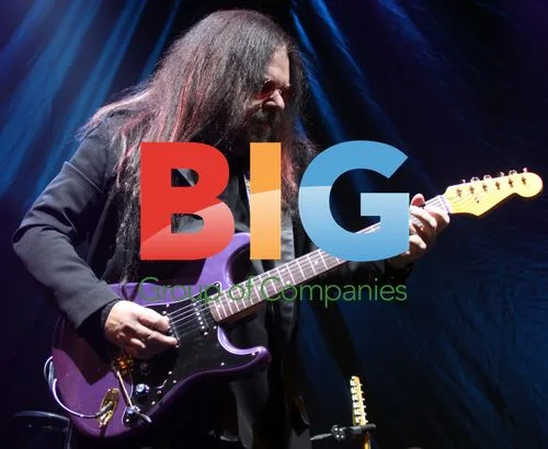 Roy Wood Performs with Status Quo