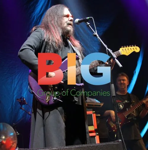 Roy Wood performs with Status Quo