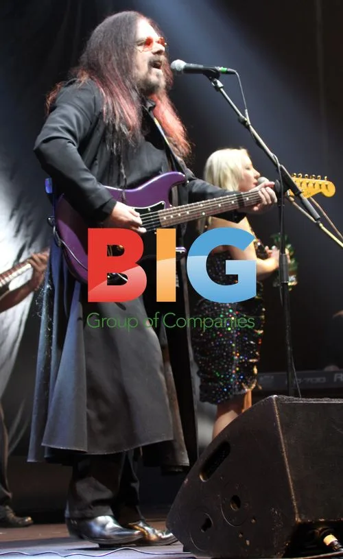 Roy Wood Performs with Status Quo