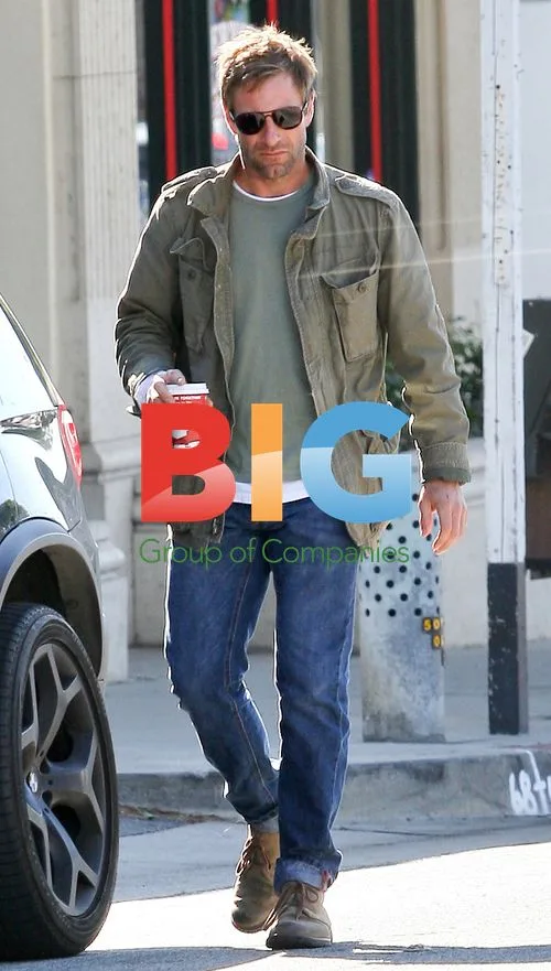 Aaron Eckhart Grabs Coffee in Brentwood