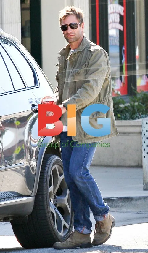 Aaron Eckhart Grabs Coffee in Brentwood