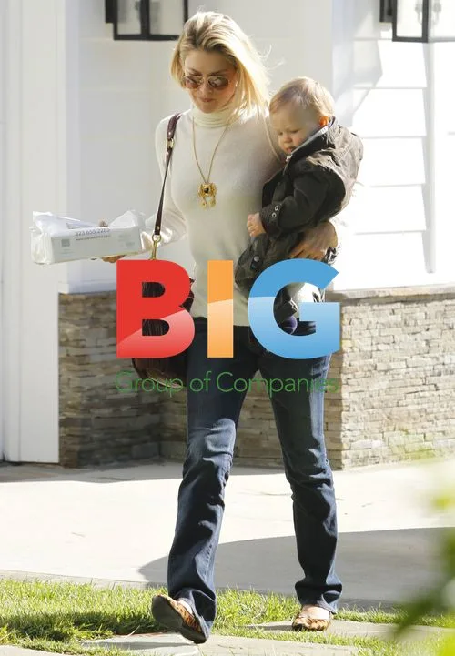 Ali Larter and son at mommy and me class
