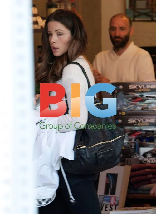 Kate Beckinsale Shopping at Fred Segal