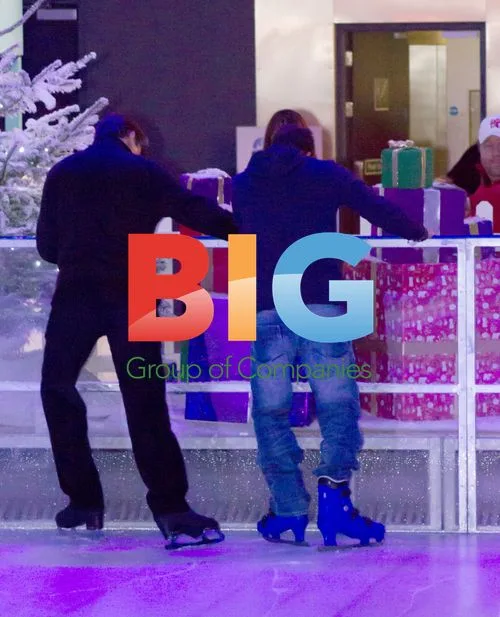 Peter Andre Skating Lesson at Bluewater