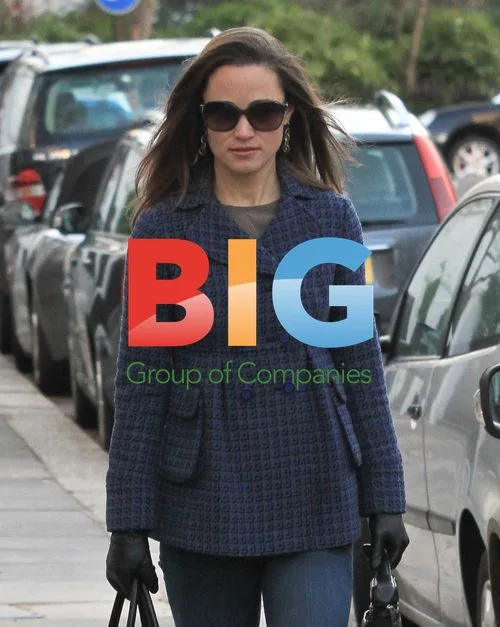 Pippa Middleton Walks to Work in London