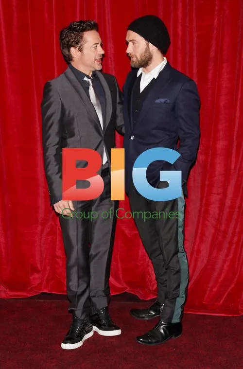 Robert Downey Jr and Jude Law at Sherlock Holmes Premiere