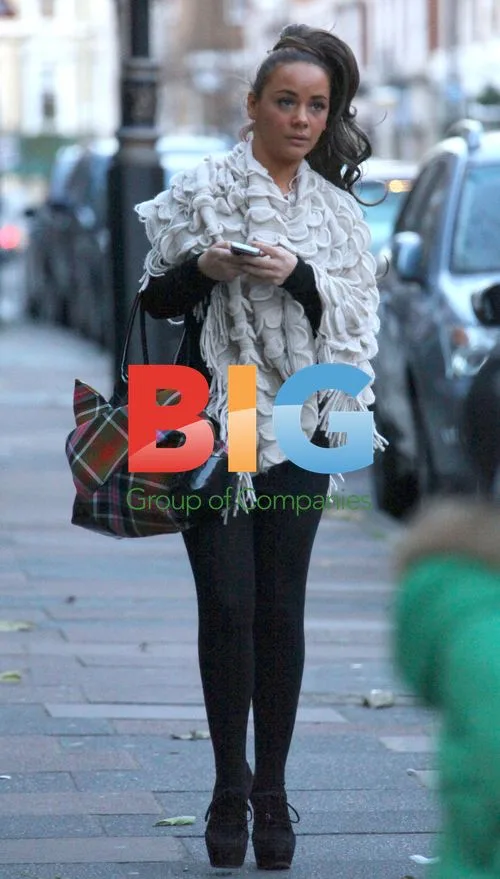 Chelsee Healey Visits Physiotherapist in London