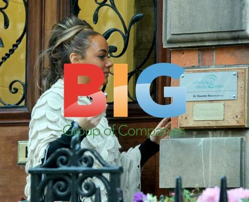 Chelsee Healey Visits Physiotherapist in London