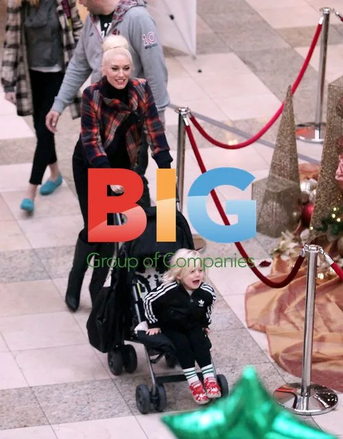 Gwen Stefani Christmas Shopping