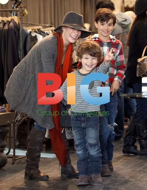 LeAnn Rimes Shopping with Family