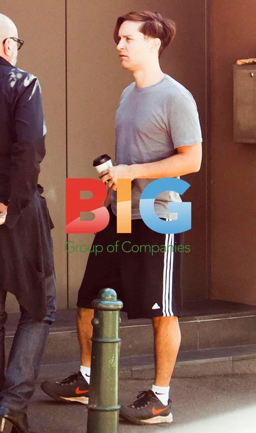 Tobey Maguire and Jennifer Meyer out in Sydney