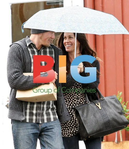 Alanis Morissette and Husband Stay Dry