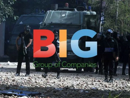Protesters clash with riot police in Cairo