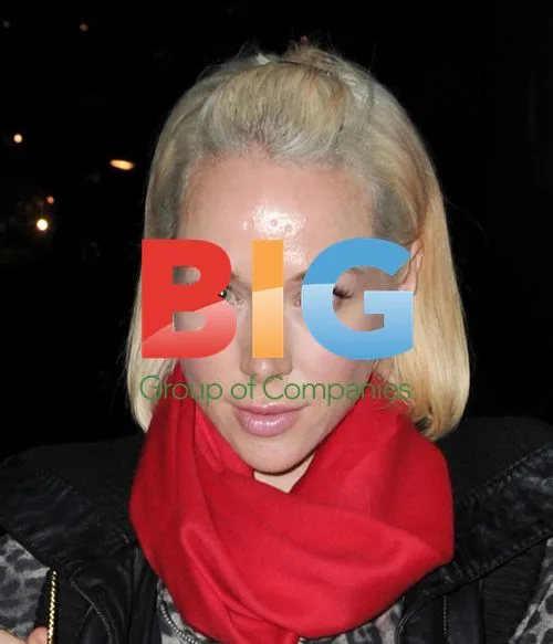 Emily Scott Arrives for Lash Extensions