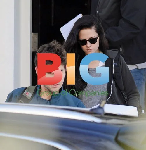 Kristen Stewart Leaves London Airport