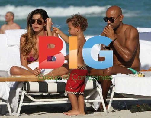Aida Yespica and Family at Miami Beach