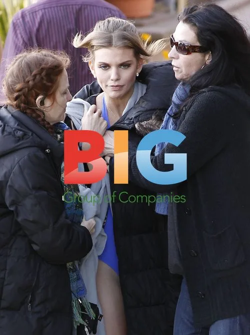 AnnaLynne McCord on 90210 set