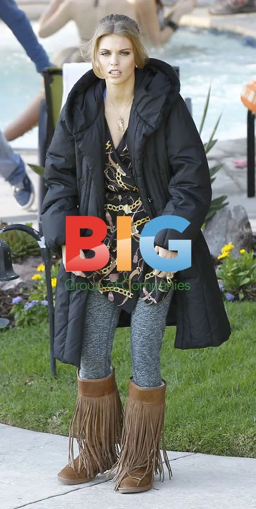 AnnaLynne McCord on 90210 set