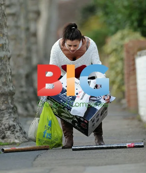 Imogen Thomas Goes Shopping in London