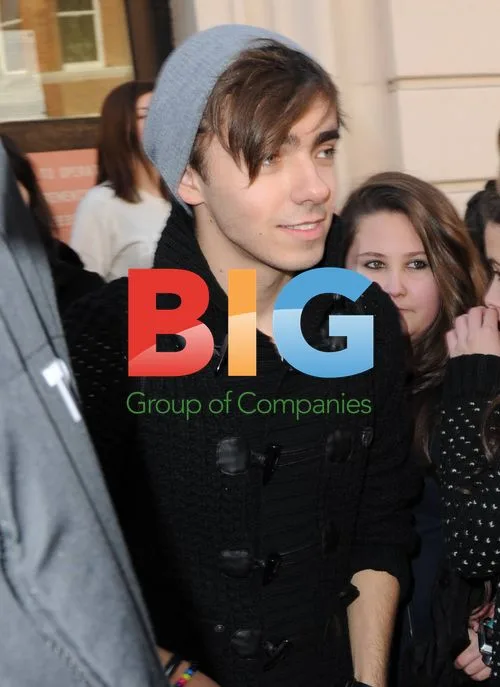 Nathan from The Wanted meets fans