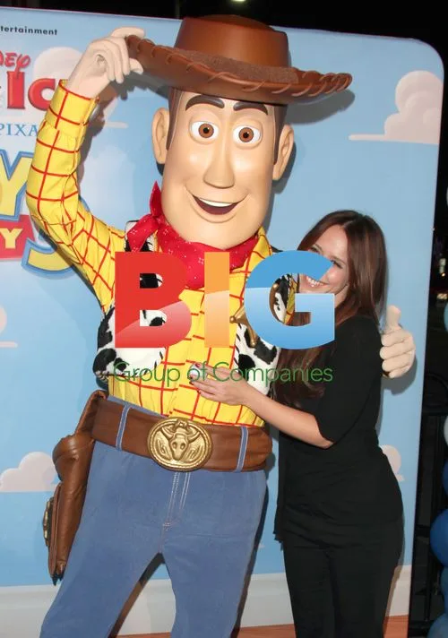 Jennifer Love Hewitt at Disney On Ice