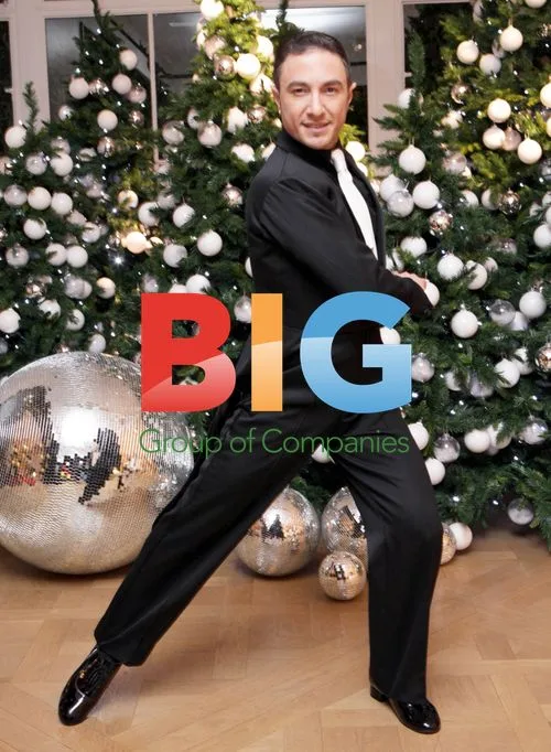 Strictly Stars Teach Tango to Shoppers