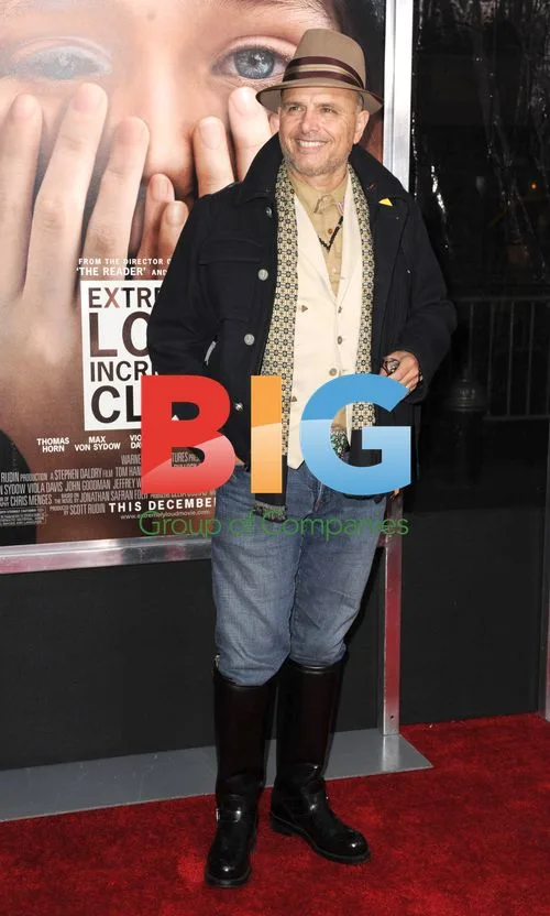Sandra Bullock, Tom Hanks at "Extremely Loud" Premiere