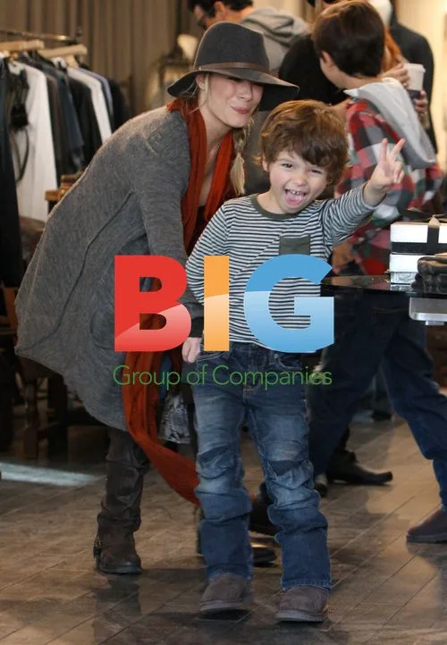 LeAnn Rimes Shopping with Kid