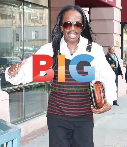 Verdine White Strolls Through Beverly Hills