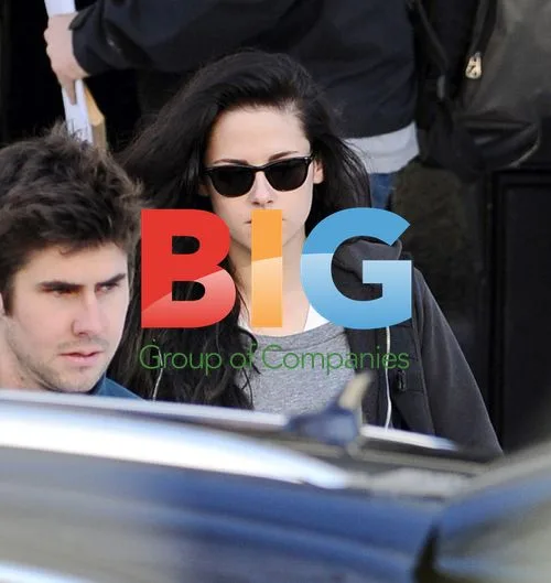 Kristen Stewart Leaving Airport in London