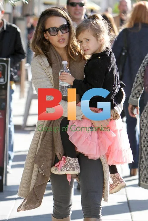 Jessica Alba Runs Errands in Beverly Hills