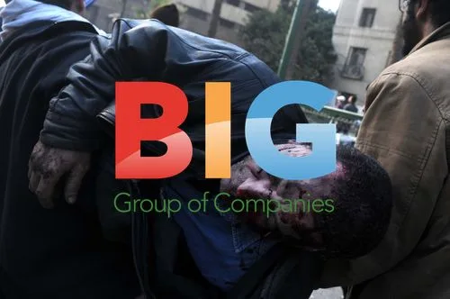 Egyptian Protesters Carry Wounded Demonstrator