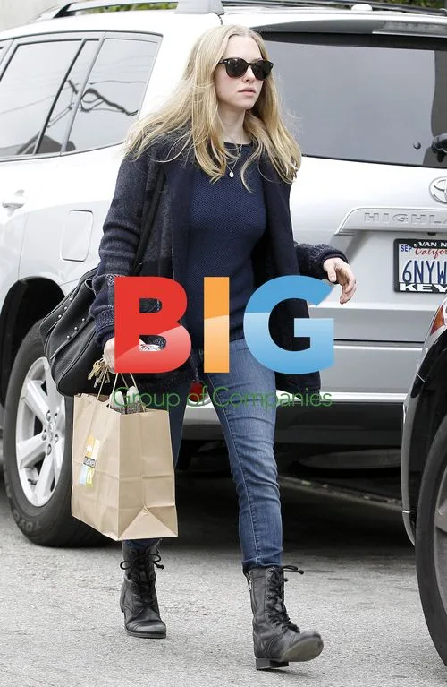 Amanda Seyfried Shops in LA