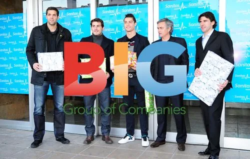 Real Madrid Players Deliver Gifts to Sick Children
