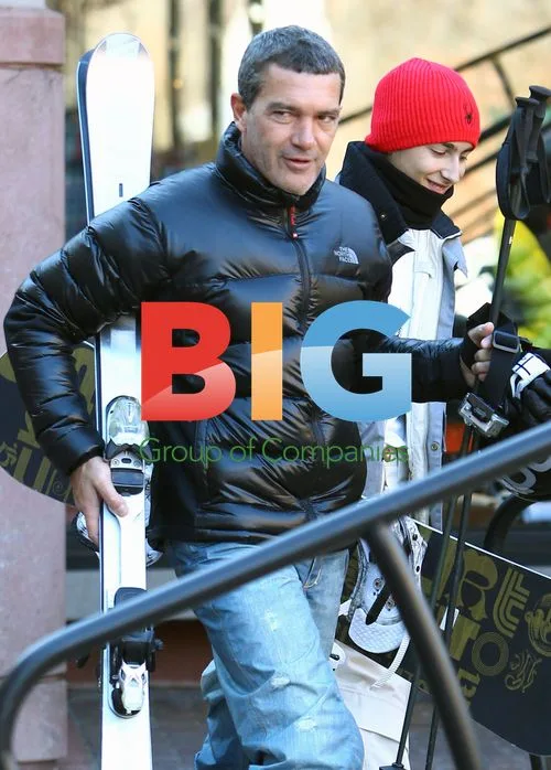Antonio Banderas Skiing in Aspen