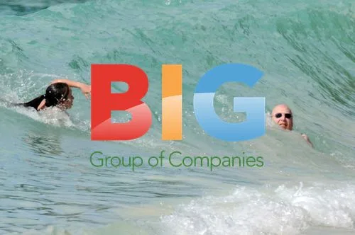 Avram Glazer relaxing with family in Caribbean
