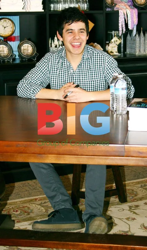David Archuleta Signing Autographs