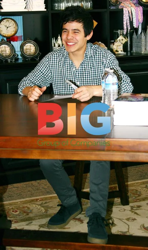 David Archuleta Signs Autographs