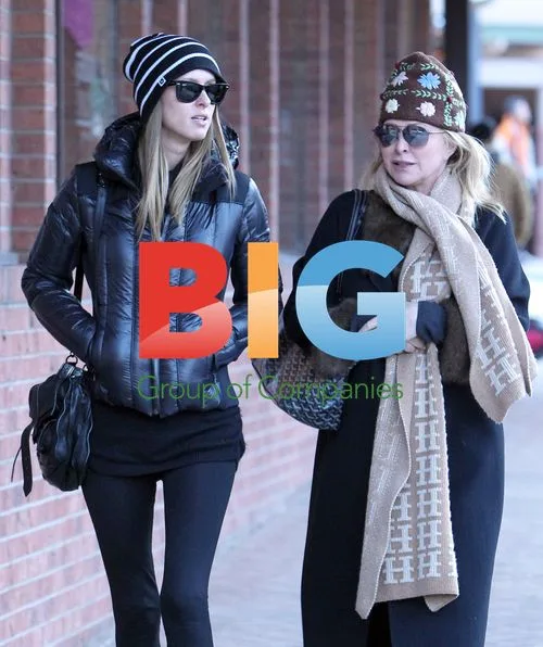 Nicky Hilton and Kathy Hilton Window Shopping