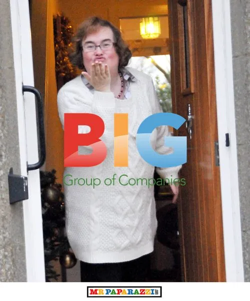 Susan Boyle's Cheerful Christmas Stroll